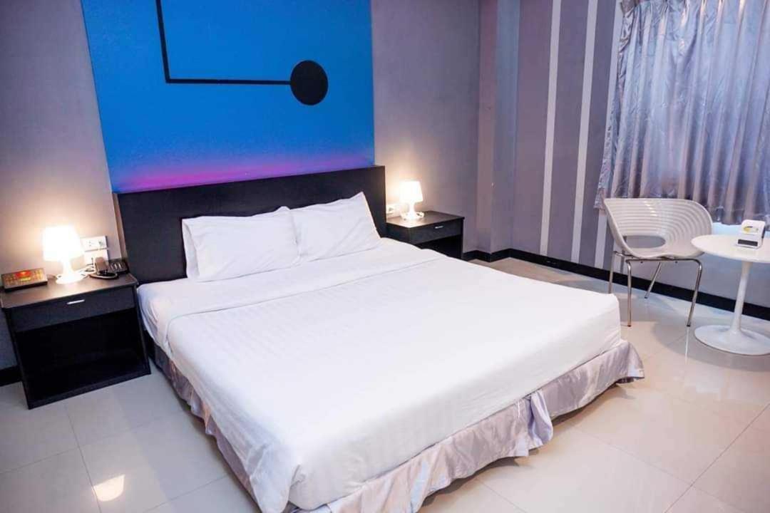 Capital O 75514 Vasidtee City Hotel Suphan Buri Exterior foto