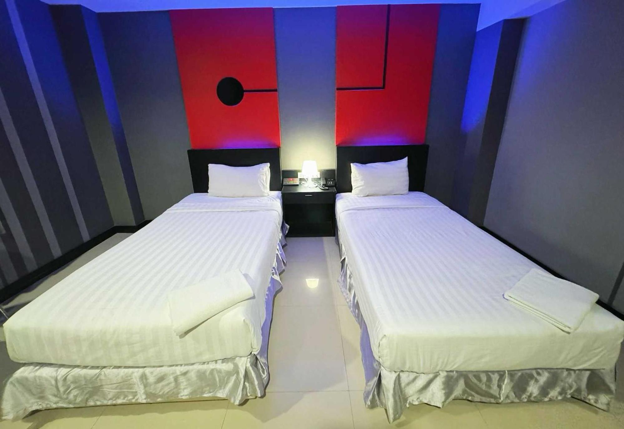 Capital O 75514 Vasidtee City Hotel Suphan Buri Exterior foto