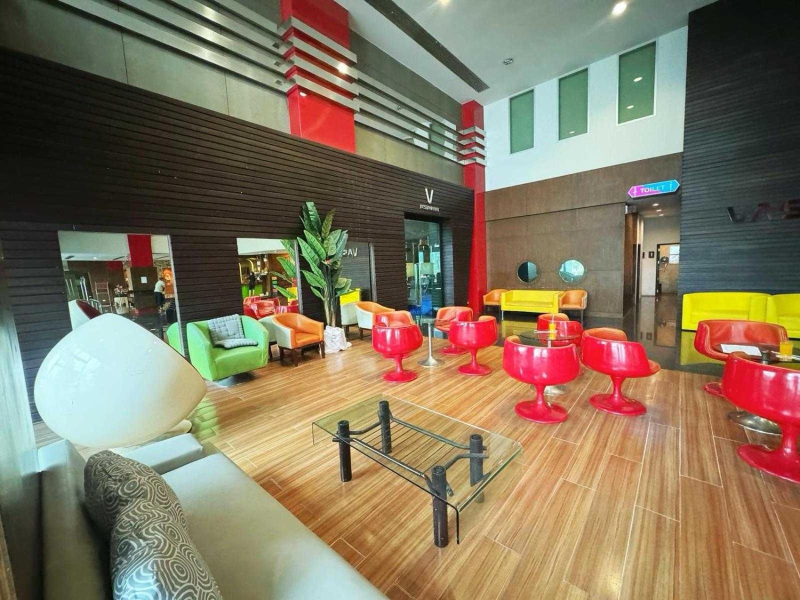 Capital O 75514 Vasidtee City Hotel Suphan Buri Exterior foto