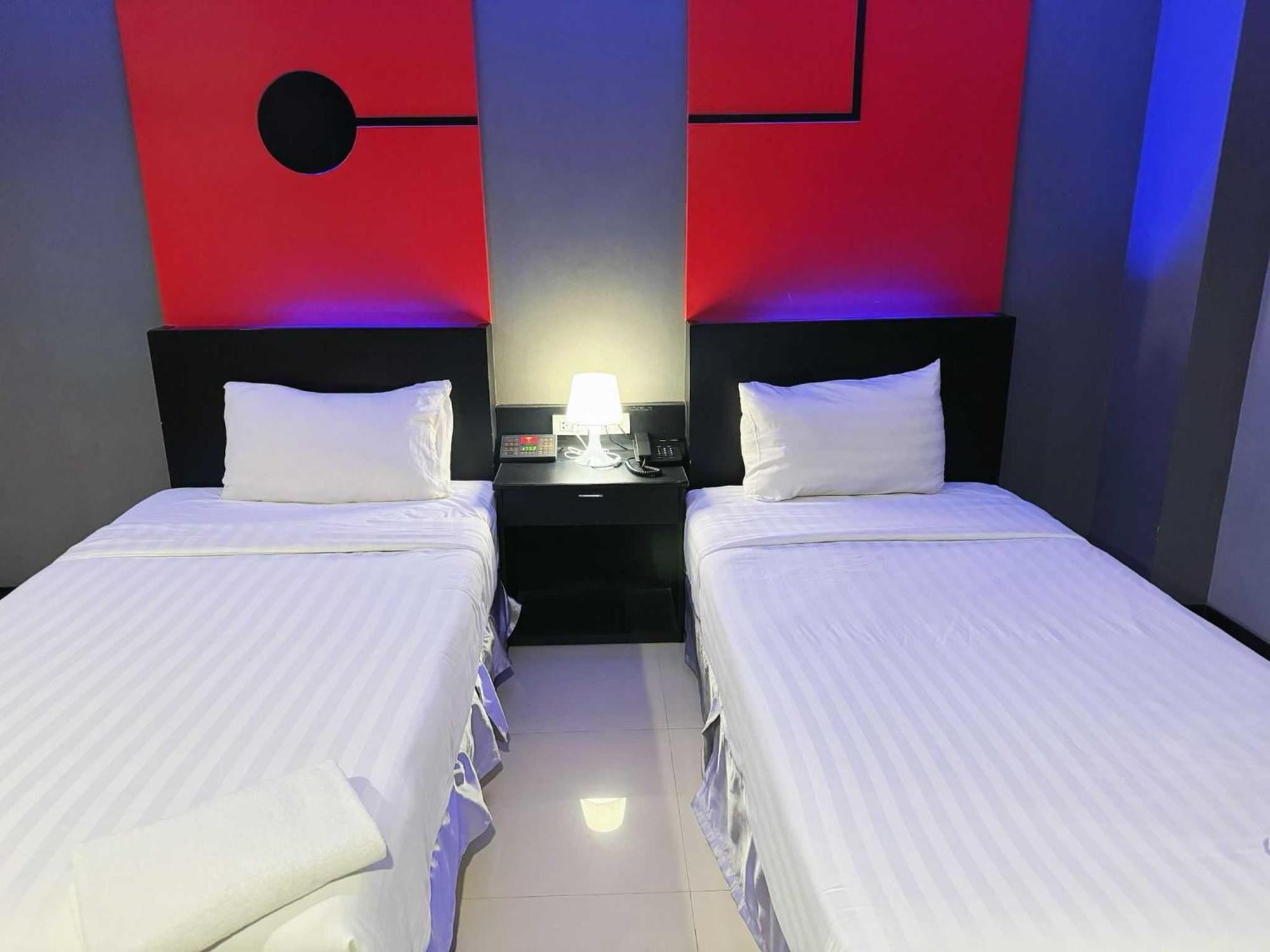 Capital O 75514 Vasidtee City Hotel Suphan Buri Exterior foto