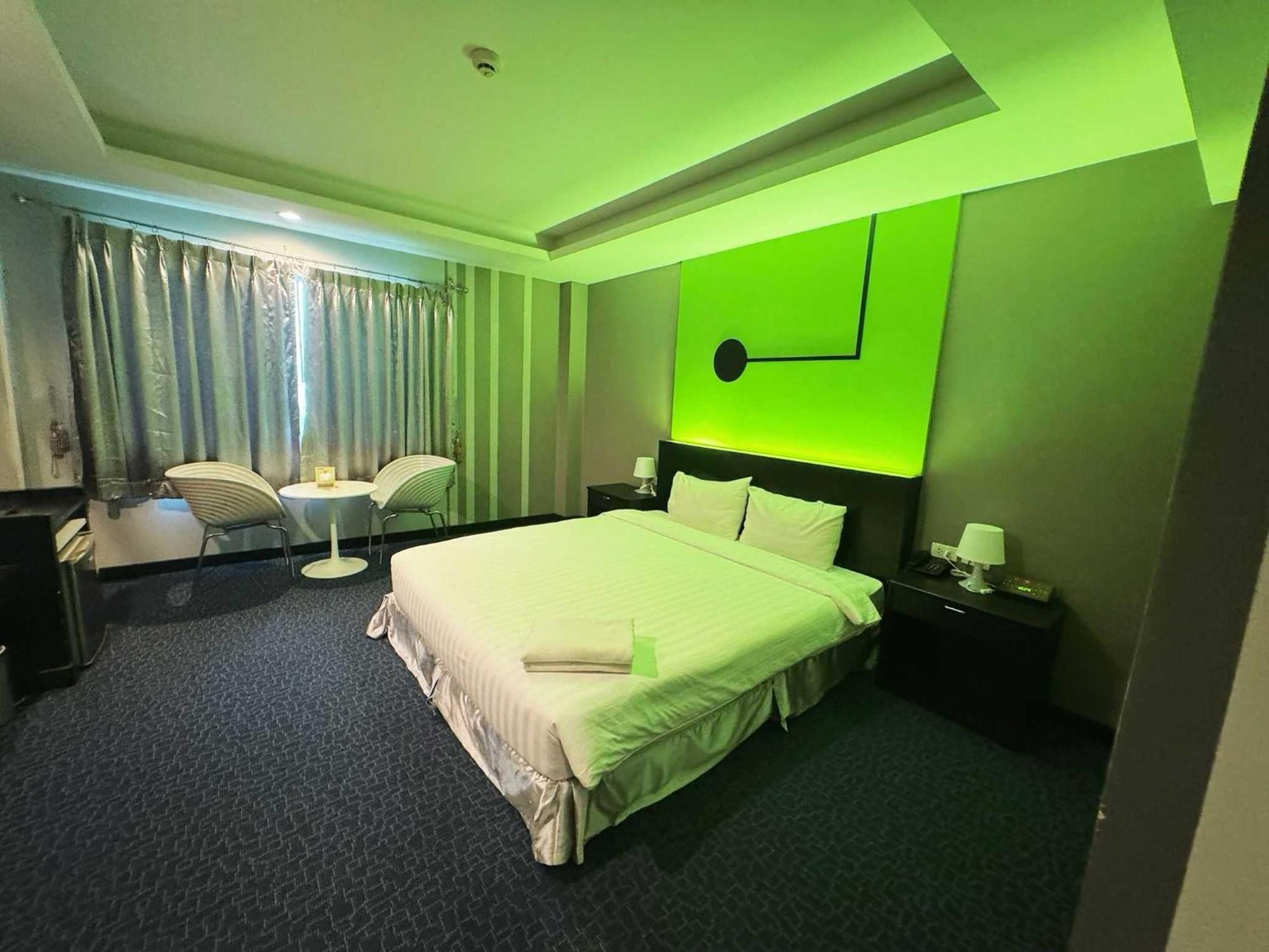 Capital O 75514 Vasidtee City Hotel Suphan Buri Exterior foto