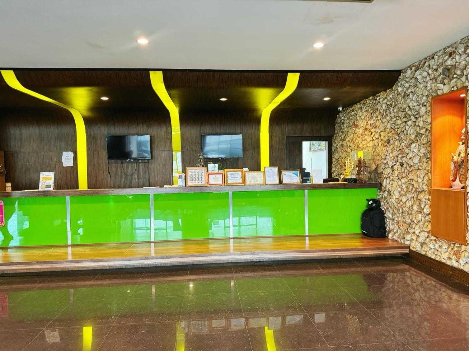 Capital O 75514 Vasidtee City Hotel Suphan Buri Exterior foto