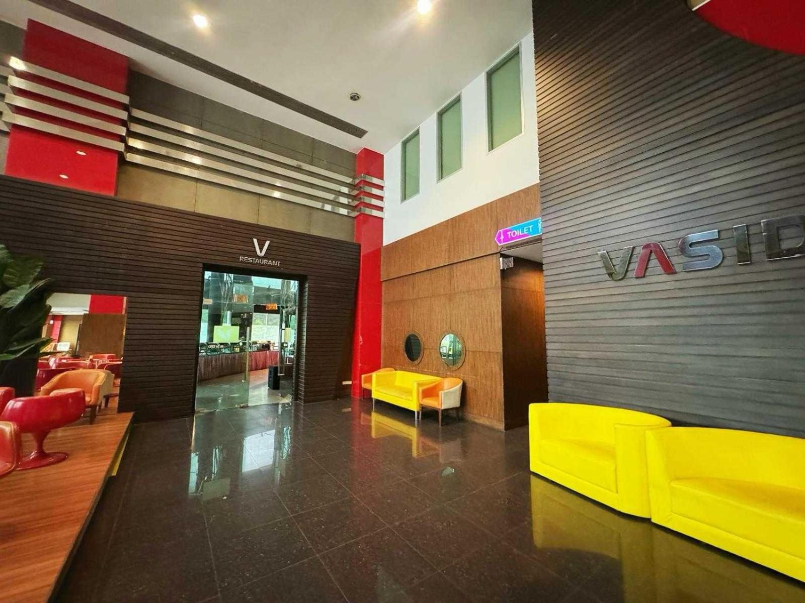 Capital O 75514 Vasidtee City Hotel Suphan Buri Exterior foto