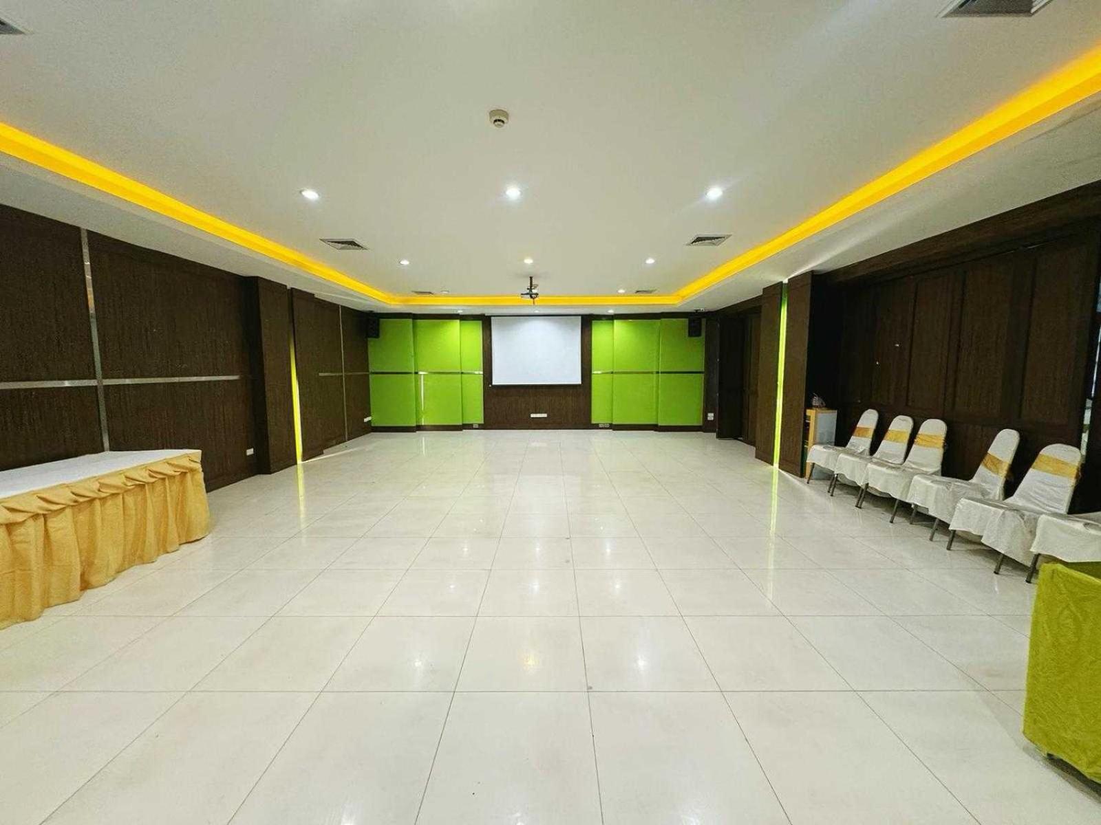 Capital O 75514 Vasidtee City Hotel Suphan Buri Exterior foto