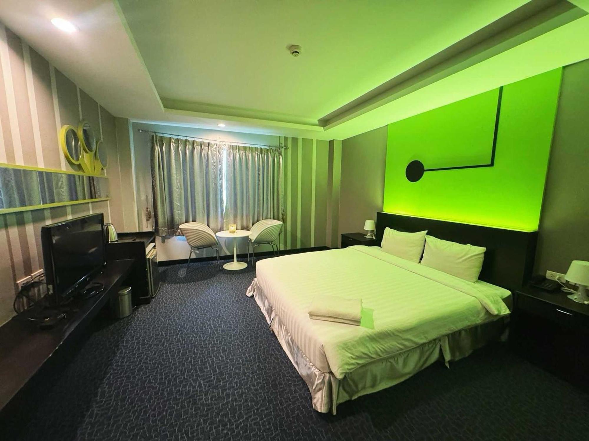Capital O 75514 Vasidtee City Hotel Suphan Buri Exterior foto