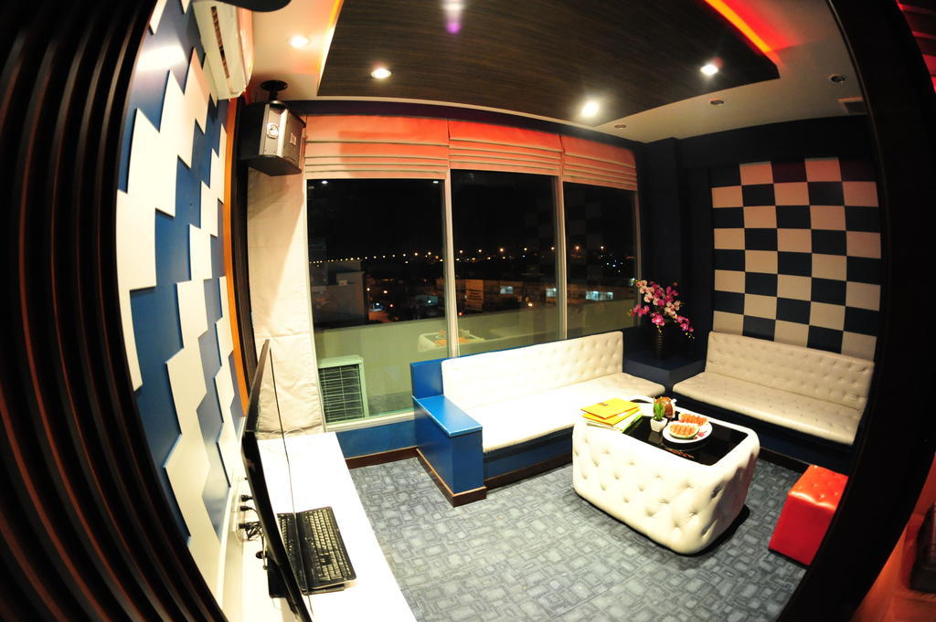Capital O 75514 Vasidtee City Hotel Suphan Buri Exterior foto